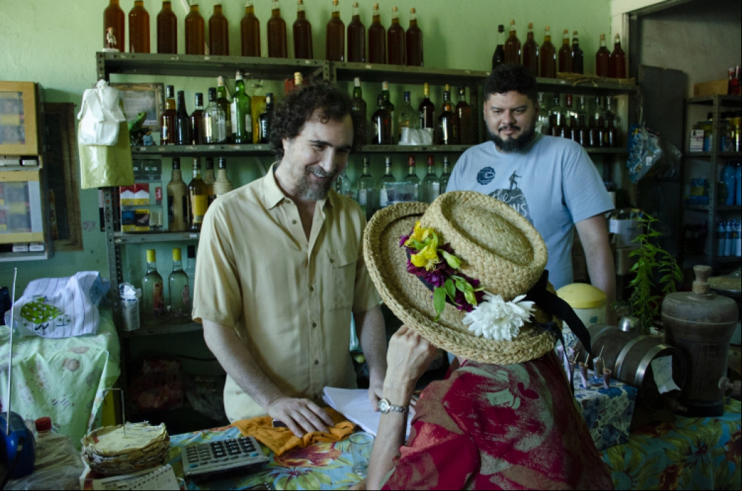 Ator João Miguel, atriz Marcélia Cartaxo e diretor Allan Deberton nas filmagens de 