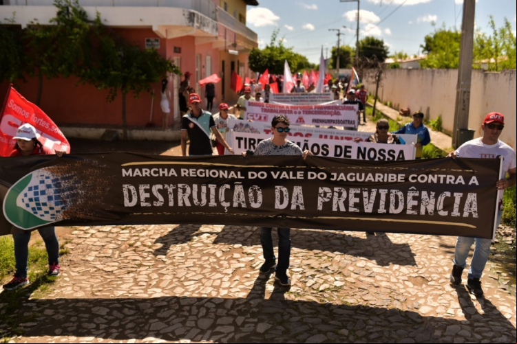 O protesto contra a Previdência aconteceu na manhã desta terça-feira, 28, em Tabuleiro do Norte