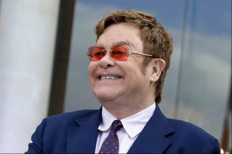 Elton John lança 'The lockdown sessions', álbum com participação de diversos artistas