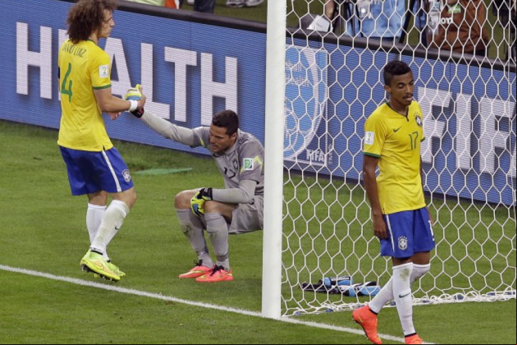 David Luiz apoia Julio Cesar no jogo contra Alemanha(foto: (Agência Brasil))