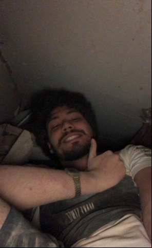 Davi Sampaio postou foto enquanto estava debaixo de escombros
(foto: REPRODUÇÃO/REDES SOCIAIS )