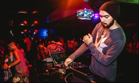 Dj Bandit toca o reggae jamaicano  