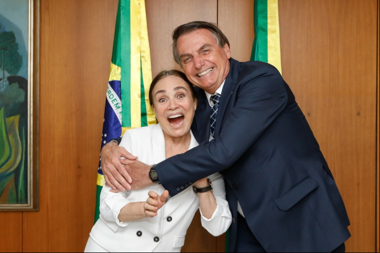 Instagram emite alerta sobre "publicações repetidas de informações falsas" para novos seguidores de Regina Duarte