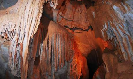 A Gruta do Araticum, em Ubajara, também tem espécies ameaçadas, com nível médio de riqueza. O mesmo vale para a Gruta do Faria, no Crato.