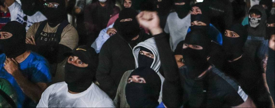 Dezenas de policiais militares amotinados no 18º Batalhão em protesto por melhores condições salariais