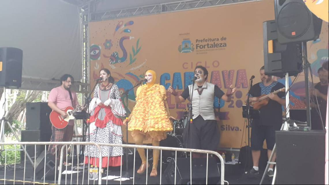 Grupo Comedores de Abacaxi S/A fazem a festa das crianças no Horto Municipal