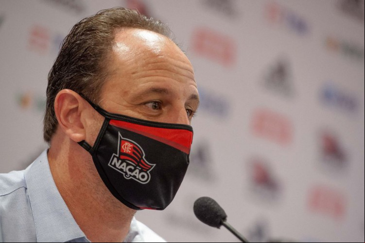 Flamengo de Rogério Ceni (foto) enfrenta o Goiás pelo Brasileirão; confira provável escalação de cada time
