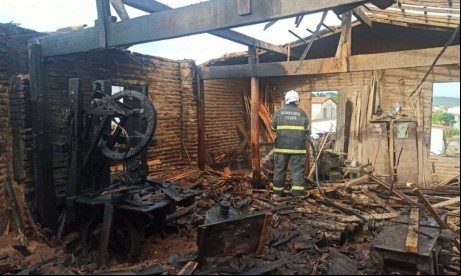 Os bombeiros foram acionados através do 193 