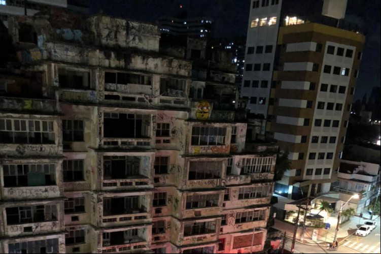 Polícia Militar, Samu e Bombeiros estiveram no local nesta noite.