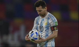 Messi marcou de pênalti para a Argentina, mas Sanchez igualou o placar para o Chile 