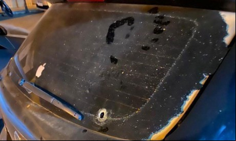 CARRO alvejado na ação em Hidrolândia na sexta-feira ada
 