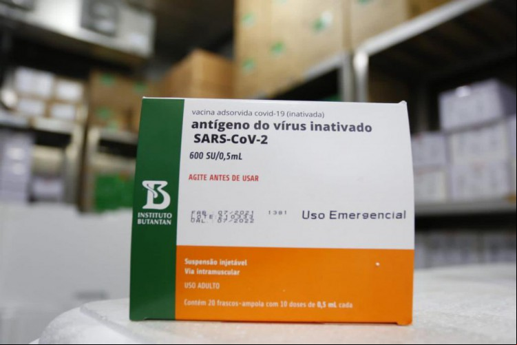 Coronavac teve uso emergencial aprovado no dia 18 de janeiro