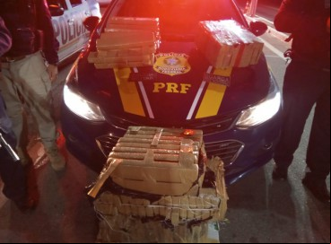 Mais de 140 quilos de maconha foram apreendidos pela Polícia Rodoviária Federal na noite dessa terça-feira, 26, em Irauçuba (CE). 