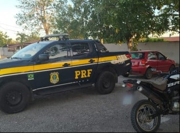 A moto foi apreendida por uma equipe da PRF 