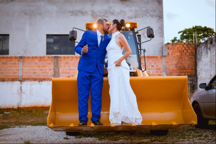 A ideia não partiu do casal, e sim de uma prima da noiva, durante brincadeira no grupo de WhatsApp da família
