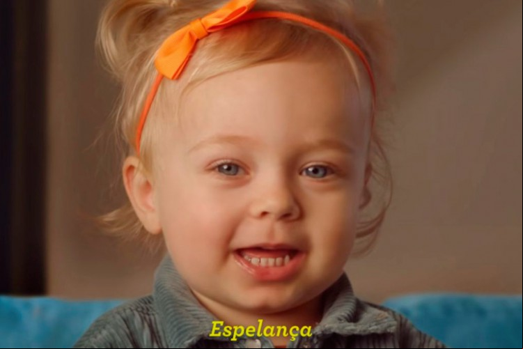 A pequena ficou conhecida após repetir palavras difíceis em um vídeo que viralizou na internet.
