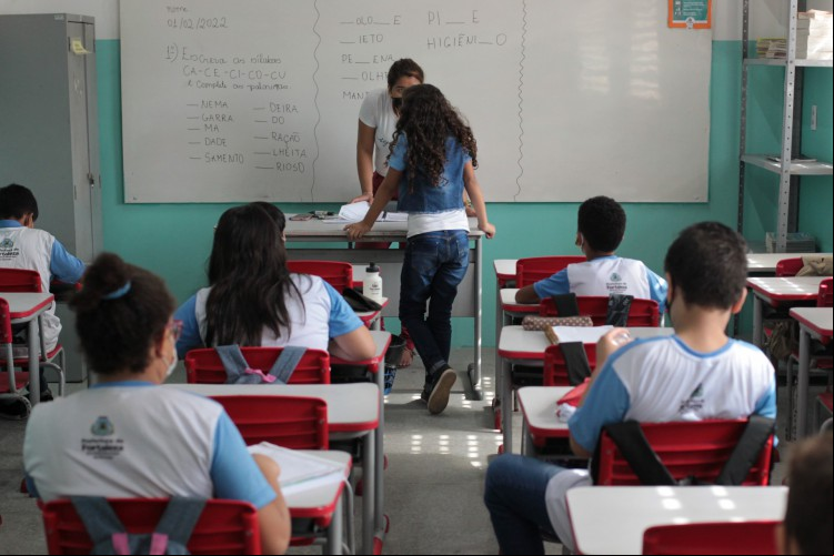 NO CEARÁ, foram entrevistados
282 profissionais, sendo 66% mulheres e 34% homens