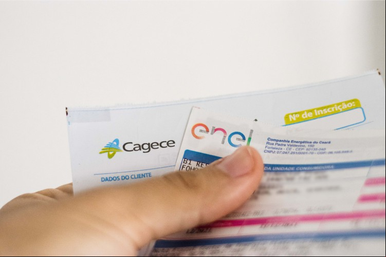 O acionamento das bandeiras amarela e vermelha representa um aumento no custo da geração e a necessidade de acionamento de térmicas e chega à conta de luz do consumidor