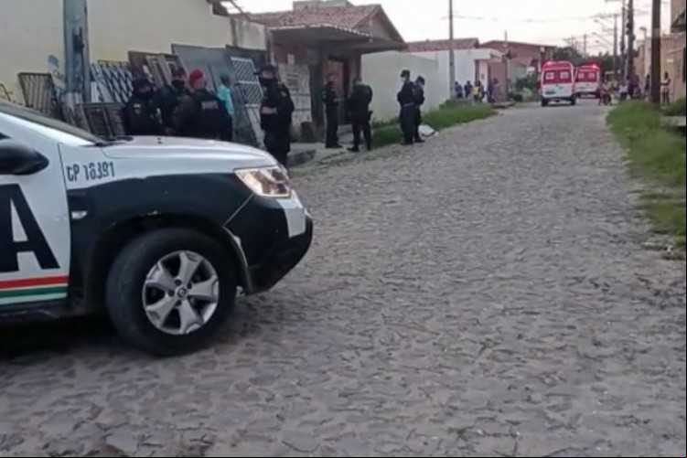 No sábado, mulher foi feriada a bala e jovem foi assassinado no Jangurussu