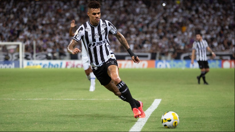 Volante Richard no jogo Ceará x Avaí, na Arena Castelão, pelo Campeonato Brasileiro Série A