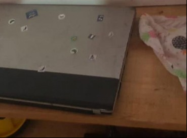 Policiais apreenderam computador e celular 