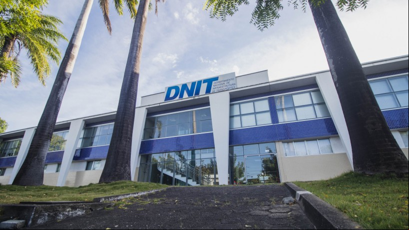 Fachada do Departamento Nacional de Infraestrutura de Transportes (Dnit) no Ceará, localizado na BR-116