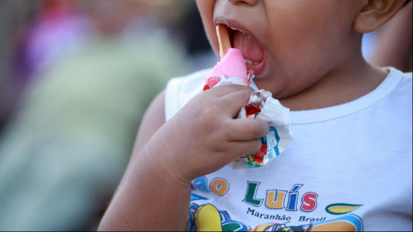 Consumo de ultraprocessados leva a um aumento de doenças crônicas e obesidade em crianças e adolescentes