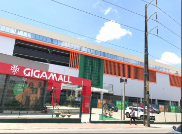 O Shopping Giga Mall está localizado no coração de Messejana, próximo à Igreja Matriz, com fácil o pela BR-116, BR-222 e CE-040 