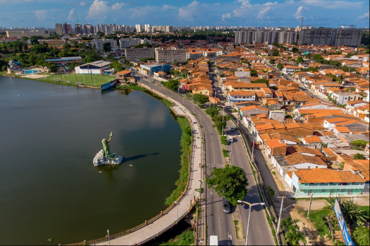 ￼Vista aérea da Lagoa 
de Messejana 