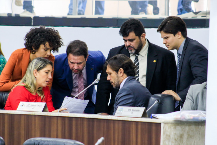 VEREADORES de esquerda e conservadores juntos contra a Taxa do Lixo