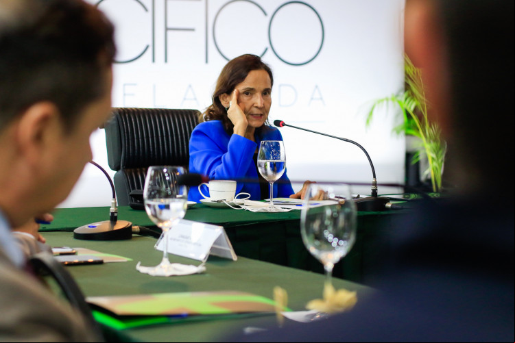 Governadora Izolda Cela durante evento que instituiu o Sistema de Integração e Gestão de informação de Mulheres em situação de Violência Doméstica