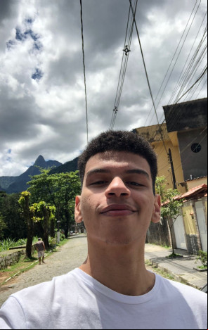 Gustavo Almeida é ilustrador, tem 19 anos e é carioca. Gustavo Almeida é ilustrador, tem 19 anos e é carioca.