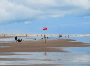 Foto de apoio ilustrativo. Vítima desapareceu após entrar no mar para salvar o filho  