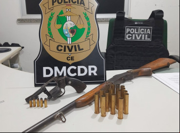 Homem suspeito de ameaçar crianças que brincavam na rua tem armas apreendidas em Cedro 