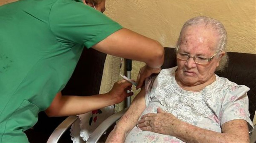 São disponibilizados imunizantes contra Covid-19, Influenza (gripe), meningite, entre outros