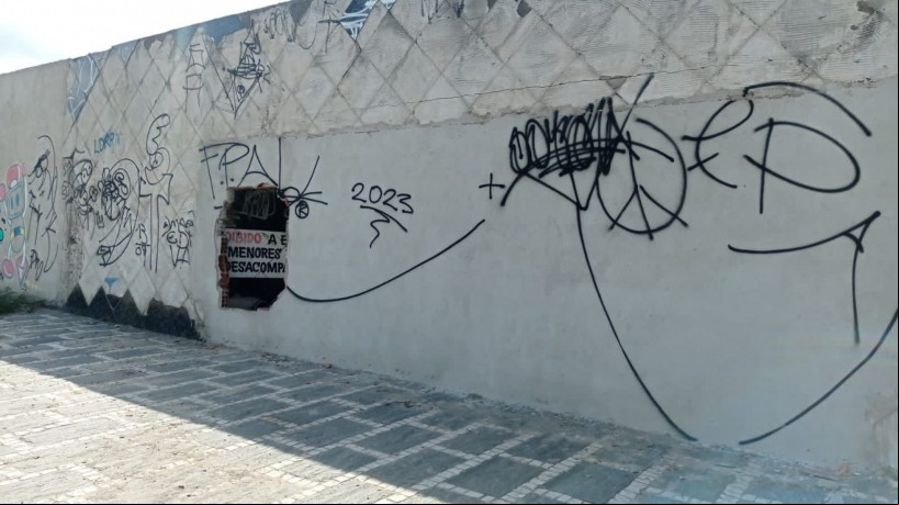 Imagens do local, na avenida Osório de Paiva, onde foi encontrada morta a travesti de 27 anos