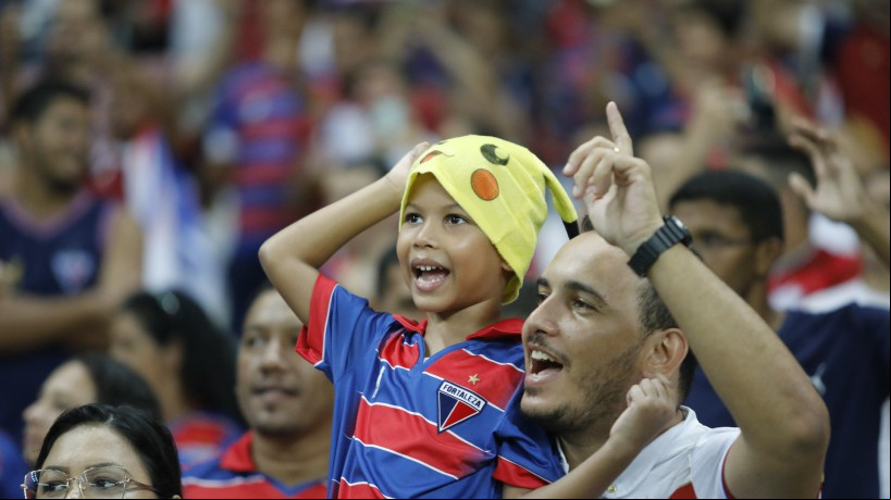 Mais de mil crianças aproveitam plano de gratuidade para assistir Fortaleza x Fluminense pelo Brasileirão