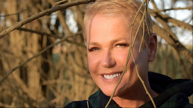 Xuxa MIneghel ite erros na música 'Brincar de índio'
