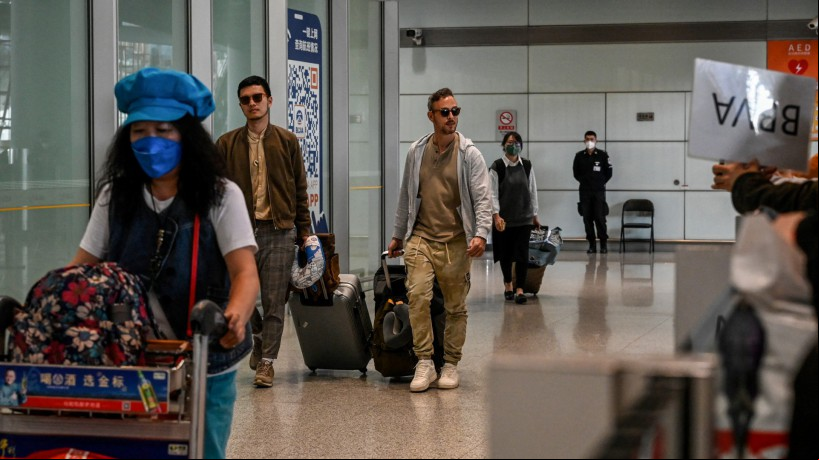 Aeroporto Internacional da Capital em Pequim em 14 de marÃ§o de 2023. A China comeÃ§arÃ¡ a emitir novamente uma sÃ©rie de vistos para estrangeiros em 15 de marÃ§o, em uma grande flexibilizaÃ§Ã£o das restriÃ§Ãµes de viagem em vigor desde o surto da pandemia  