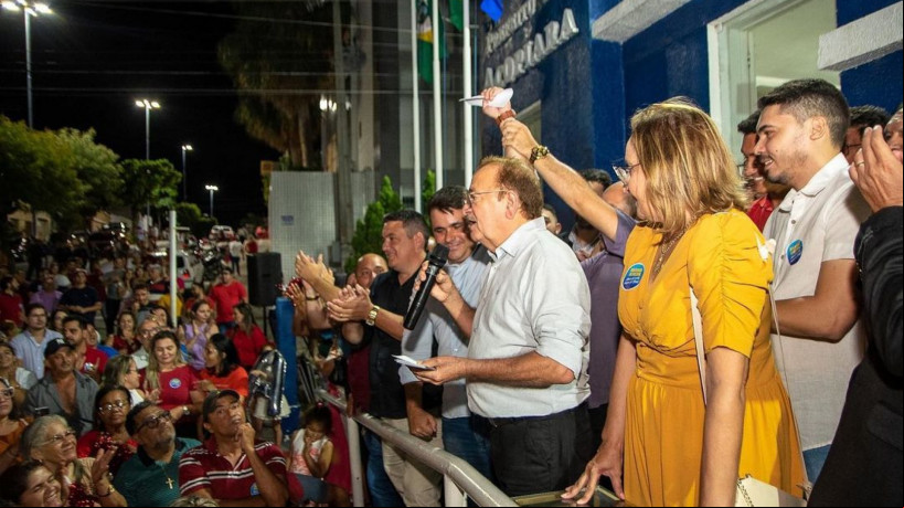 Prefeito de Acopiara foi recebido com carreata após reassumir o cargo em março, meses após ter sido afastado por decisão da Justiça
