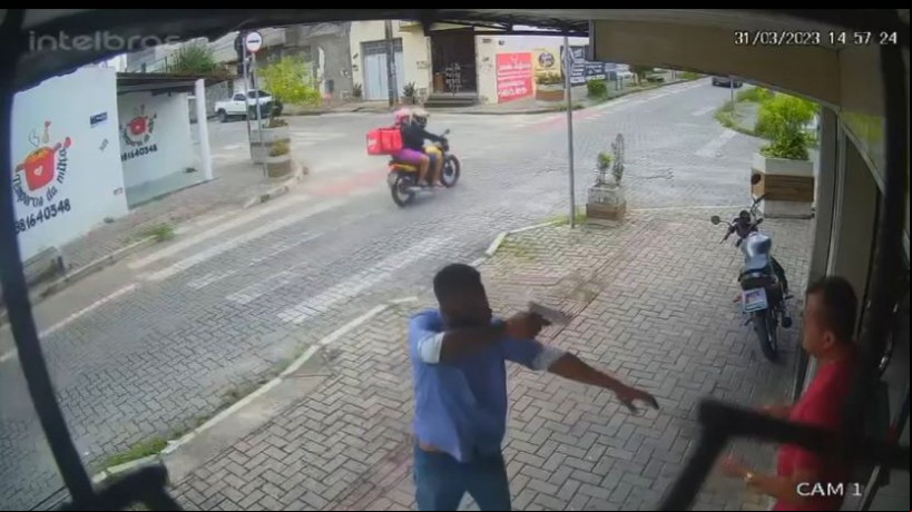 Latrocínio foi registrado por câmeras de vigilância