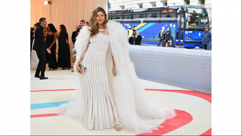 Modelo brasileira Gisele Bündchen esteve no red carpet do Met Gala 2023