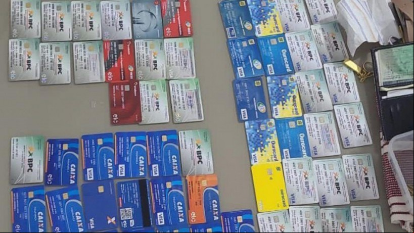 Com o auxílio dos cartões, o benefício era sacado mensalmente