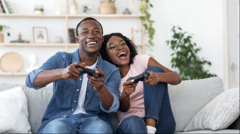 Os dispositivos entregam experiências diferentes para os jogadores (Imagem: Prostock-studio | ShutterStock)