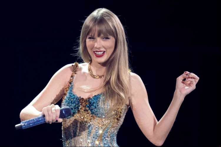 A cantora Taylor Swift faz a turnê The Eras no Brasil