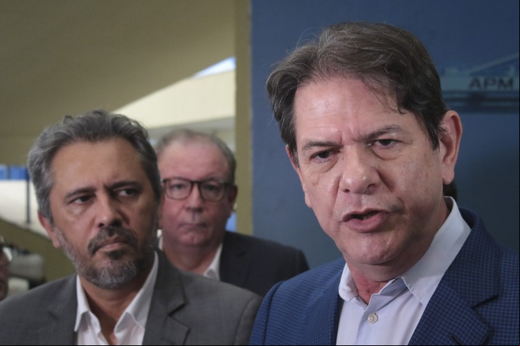 CID Gomes sob olhar de Elmano de Freitas: rompimento confirmado aliados do senador