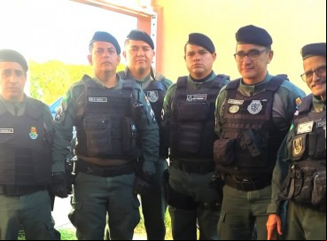 Agentes da PMCE realizaram o resgate da tartaruga na tarde deste domingo, 23  