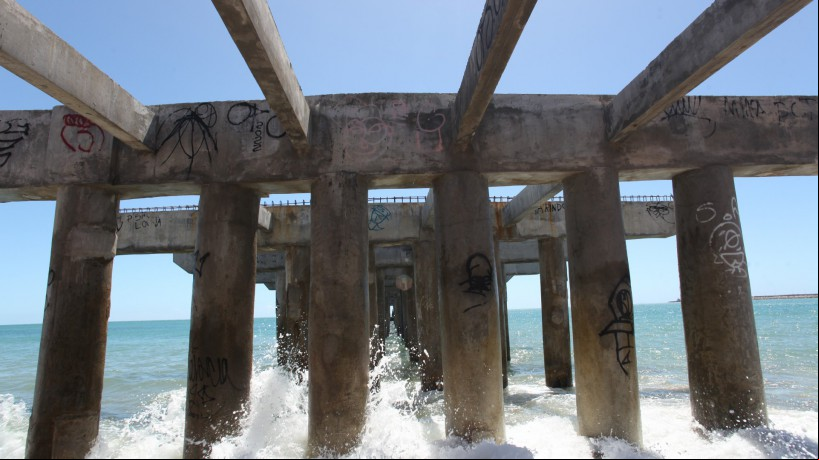 Ponte dos Ingleses, conhecida também como Ponte Metálica, na Praia de Iracema