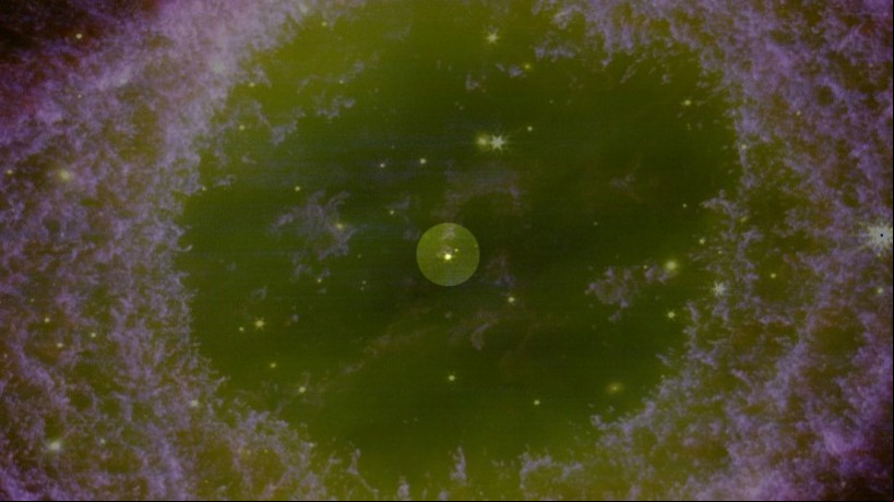 Novas fotos da nebulosa do anel, registradas pelo telescópio espacial James Webb, mostram estrela cuja "morte" originou nuvem de gás e poeira Novas fotos da nebulosa do anel, registradas pelo telescópio espacial James Webb, mostram estrela cuja "morte" originou nuvem de gás e poeira