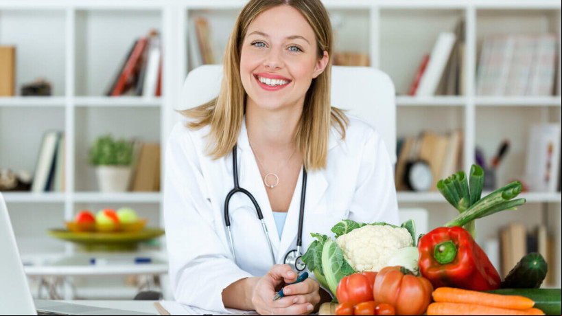 Nutricionistas auxiliam no tratamento de diversas doenças (Imagem: Josep Suria | Shutterstock)